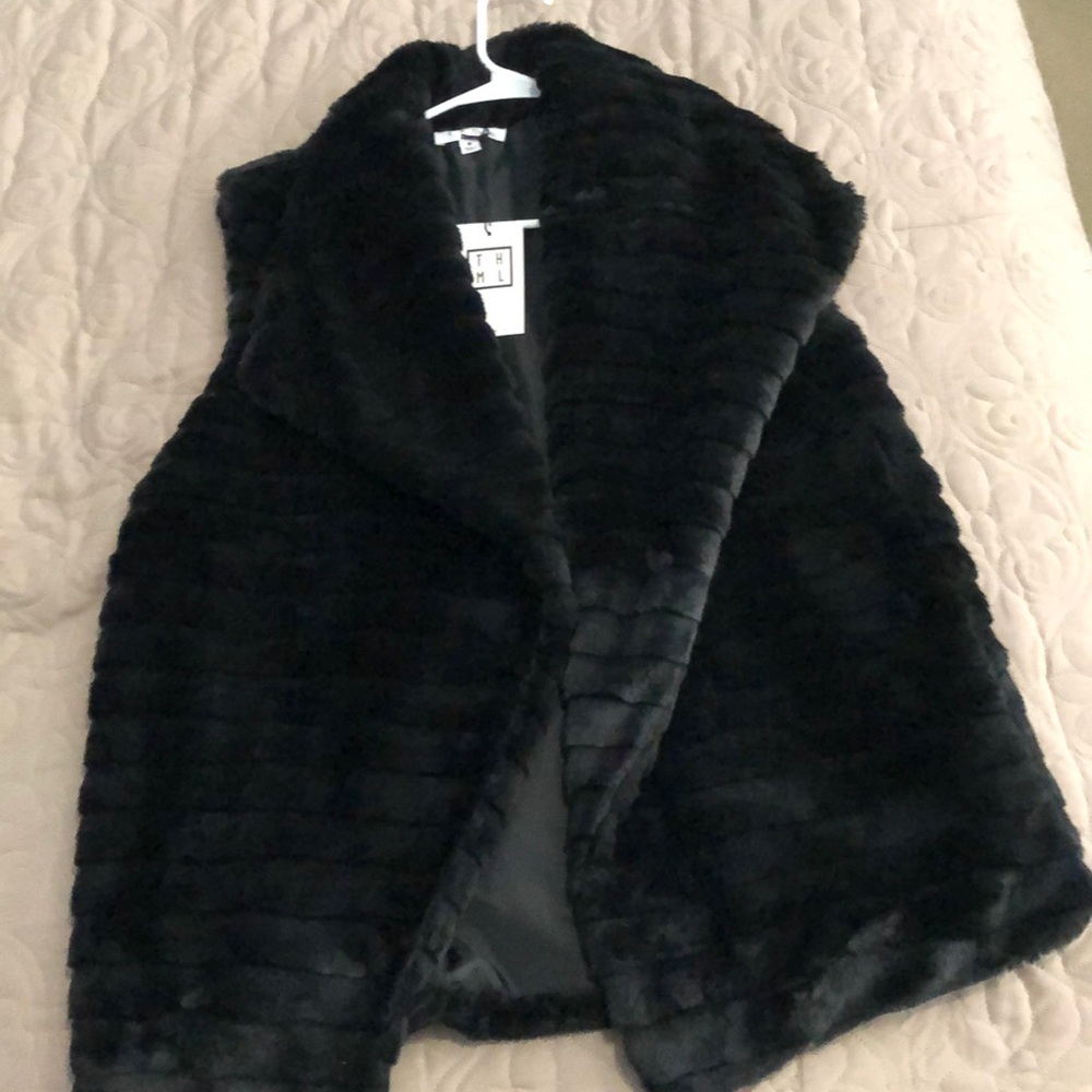 Black faux fur vest 🆕
